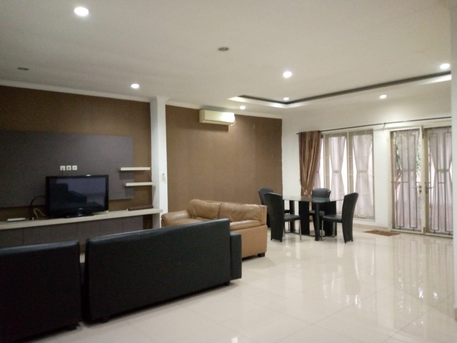 Rumah Disewakan Fully Furnished di Taman Dago Lippo Cikarang